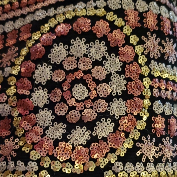 🆕️NWT gorgeous sequin strapless top - Picture 4 of 8